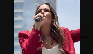 Imagen Alessandra Rojo de la Vega encabeza marcha de ‘La Resistencia' en CDMX