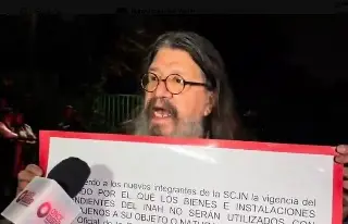 Imagen Una simulación, Consagración de bastones de SCJN en zona arqueológica: protesta INAH