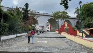 Imagen Analizan colocar malla de protección en puente de Xalapa, Veracruz 