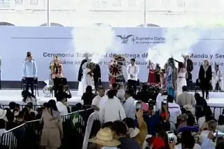 Imagen Entregan bastones de mando a ministros electos de la SCJN en Zócalo de CDMX