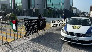 Pobladores de comunidad oaxaqueña realizan plantón afuera del Poder Judicial de Boca del Río