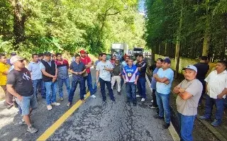 Protestan transportista sobre la carretera federal 123 Orizaba-Zongolica