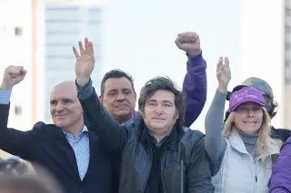 Javier Milei acusa a periodistas de 'espionaje ilegal' tras difusión de audios de su hermana