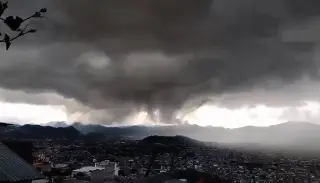 Imagen Tornados sorprenden a habitantes en San Cristóbal de las Casas y deja daños (VIDEO)