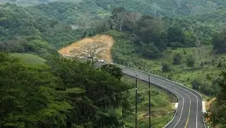 Imagen Liberan carretera de Veracruz tras manifestación de personas 