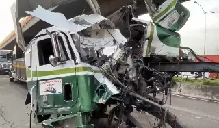 Imagen Muere conductor de tráiler tras impactarse contra muro en CDMX (+Video)