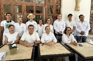 Imagen Docentes de la UV esperan resolución de amparos para revocar prórroga al rector Martín Aguilar 
