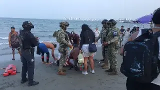 Imagen Rescatan a adulto mayor de morir ahogado en playa de Veracruz; estaba presuntamente tomado
