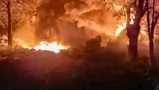 Imagen Se registra incendio en depósito de llantas en autopista de Veracruz 