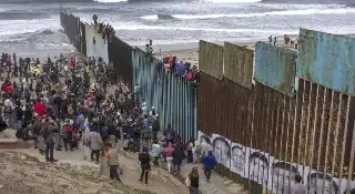 Imagen EU vuelve más hostil muro fronterizo con México al reforzar su seguridad: Activistas 