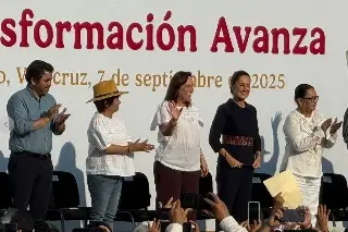 Imagen Con estadio lleno y mucho calor, Claudia Sheinbaum rinde cuentas en Veracruz