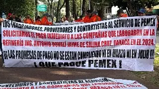 Imagen Protestan contratistas de refinería de Minatitlán y Salina Cruz en Torre de Pemex por adeudos millonarios