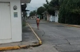 Imagen Captan a hombre caminando desnudo en Ixtaczoquitlán, Veracruz 