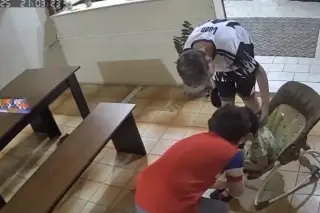 Imagen Su hermano menor con parálisis cerebral logró moverse, ellos reaccionaron así (+Video)