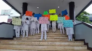 Imagen Médicos residentes se manifiestan en el Hospital Regional por falta de insumos y material de protección