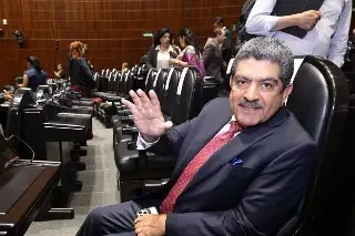 Imagen Diputado morenista Manuel Espino sufre derrame cerebral; está en terapia intensiva