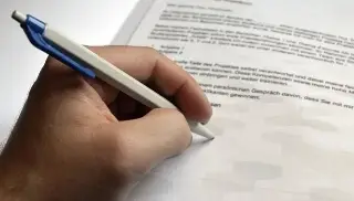 ¿Qué significa que ya no acepten cartas poder simples en Hacienda? Esto dice contador 