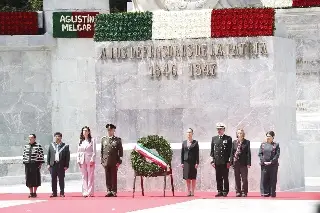 Sheinbaum encabeza gesta heroica de los Niños Héroes rodeada de mujeres 