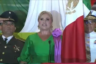 Alcaldesa de Alvarado, Veracruz, da su último Grito de Independencia 