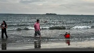 A pesar del mal clima así luce la playa Villa del Mar en Veracruz 
