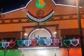 Imagen Alcalde se confunde en arengas y casa a Josefa Ortiz de Domínguez con conocido actor