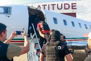 Avión que trae a Hernán B aterriza en Tapachula, Chiapas y vuelve a despegar, en minutos 