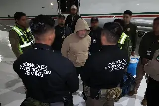 Imagen Avión que trasladó a Hernán 'B' aterriza en Toluca; lo llevarán al penal del Altiplano