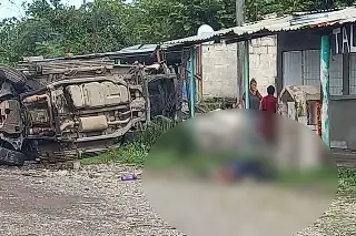 Imagen Volcadura de camioneta deja un muerto y 5 lesionados, en Cuitláhuac