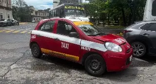 Imagen Taxista choca contra una camioneta de Lujo en calles del centro de Veracruz