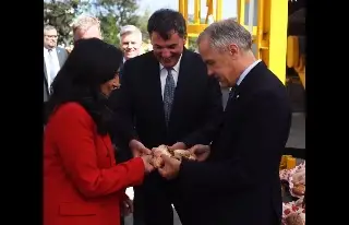 Imagen Con pan de muerto, Carney destaca impacto de lazos comerciales entre Canadá y México