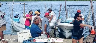 Imagen Salieron a pescar pero se les quemó el motor de la lancha en Tamiahua, Veracruz
