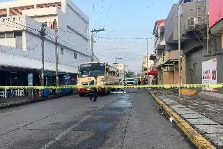 Imagen Identifican a motociclista que murió arrollado por camión de la Mixtequilla en Veracruz