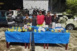 Imagen Catemaco: Detienen a 5 y aseguran droga, tablas de castigo, armas y autos 