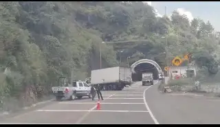 Imagen Advierten de reducción de carriles por accidente en cumbres de Maltrata