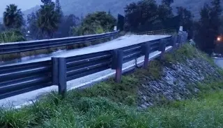 Imagen Rescatan a hombre de la tercera edad en autopista de Veracruz; así lo encontraron 