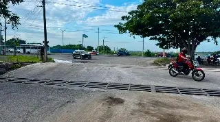 Imagen Así quedó la obra en las vías en el acceso a la central de abastos de Veracruz 