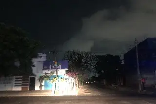 Imagen Apagón afecta a miles de personas en Xalapa