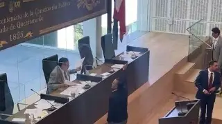 Imagen Suspenden sesión por pelea de diputados del PAN y Morena en Congreso de Querétaro