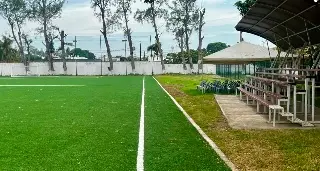 Imagen Juan Manuel Unánue inaugura cancha de fútbol en escuela de Boca del Río