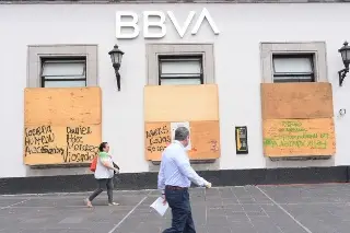 Bancos y comercios del centro de Xalapa se blindan por marcha del 2 de octubre