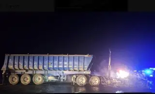 Imagen Reportan en Zacatecas bloqueos con ponchallantas, autobuses y tráileres incendiados 