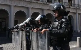 Imagen Antimotines desalojan a jubilados que bloqueaban el centro en Xalapa