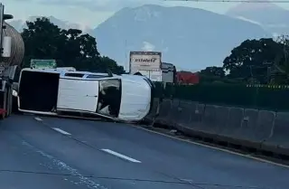 Imagen Se registra 2 fuertes accidentes automovilísticos en autopista de Veracruz 