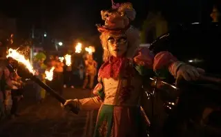 Imagen Naolinco celebra el Entierro del Hueso entre música, máscaras y tradición