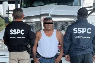 Imagen Aseguran tráiler con 76 mil litros de hidrocarburo de procedencia ilícita; detienen a operador