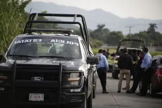 Imagen Muere motociclista al caer en socavón en carretera de Veracruz