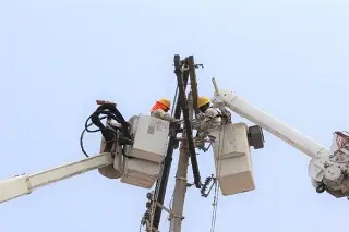 Imagen Llevan más de 12 horas sin luz en el Floresta; urgen a CFE hacer reparaciones 