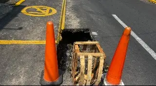 Imagen ¡Atención! reportan socavón en calles de este fraccionamiento en Boca del Río 