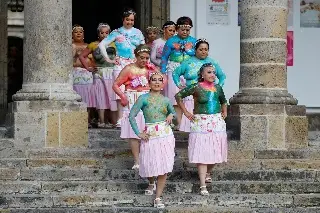 Imagen Sobrevivientes de cáncer de mama desfilan con bodypaint para dignificar su lucha