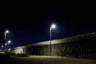 Imagen Bajan detenciones de extranjeros en frontera suroeste de EU a niveles de 1970